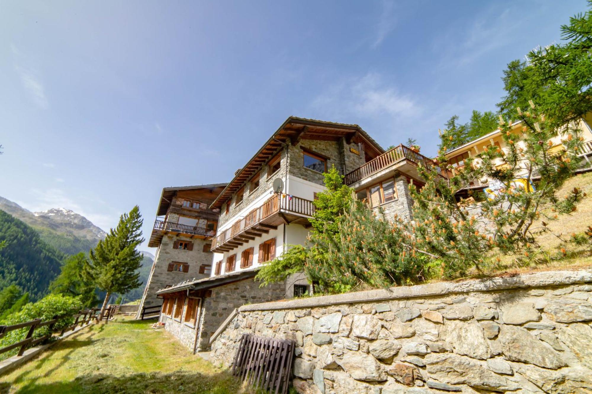 Hotel & Restaurant Perret - Mountain People Valgrisenche Exteriör bild