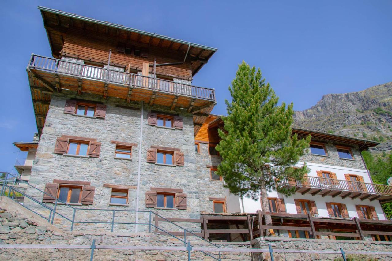 Hotel & Restaurant Perret - Mountain People Valgrisenche Exteriör bild